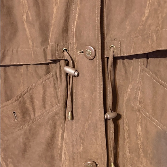 Utex Tan Outerwear with Black Label - Picture 5 of 12